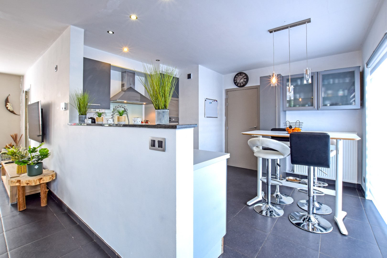 Instapklare energiezuinige woning met garage op 289m² te De Panne. 