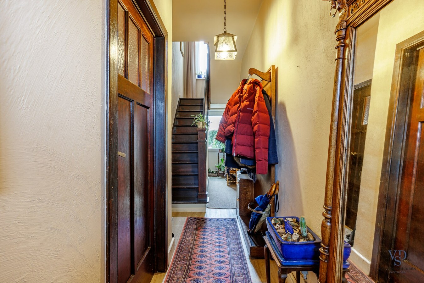 Karaktervolle woning met tuin op gunstige ligging. 