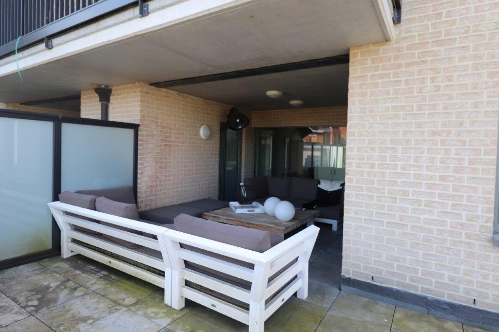 Prachtig appartement op de eerste verdieping met 3 slaapkamers, midden in het centrum gelegen 