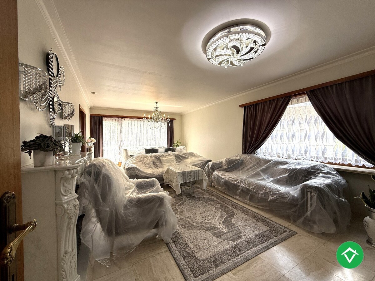 Drie-slaapkamerappartement met terras in rustige residentie centrum Roeselare 