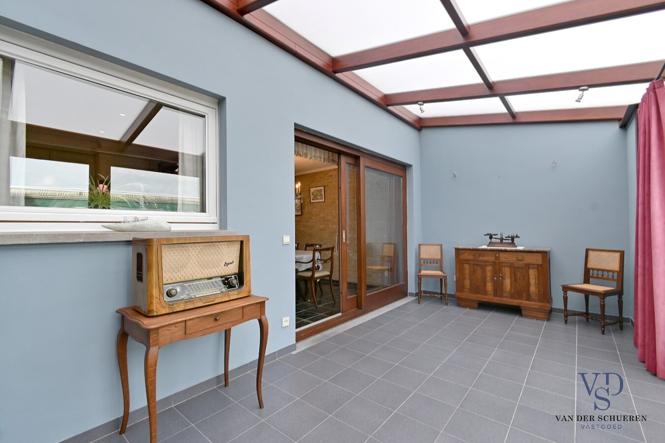 Degelijke, ruime eigendom in rustige residentiële wijk 