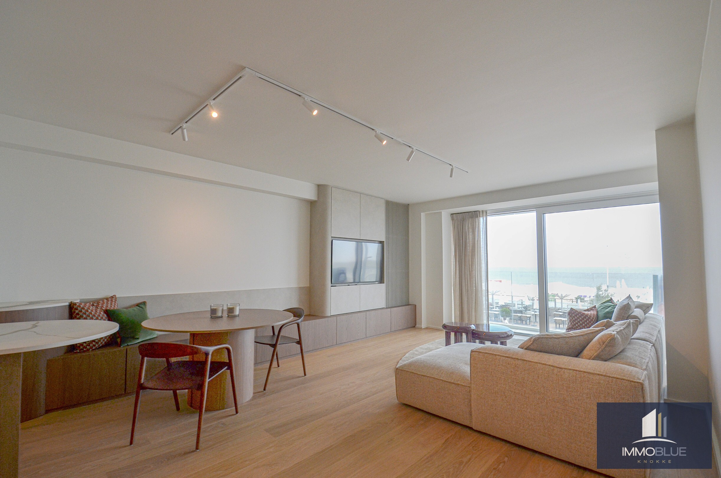 Subliem gerenoveerd appartement met frontaal zeezicht en een tijdloze, uiterst verfijnde afwerking. 