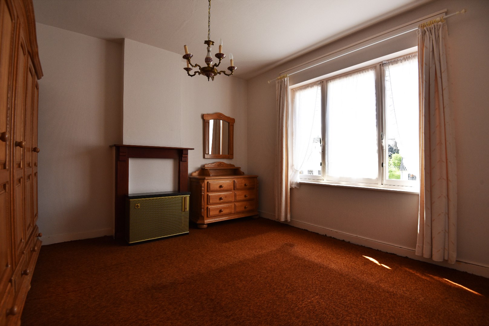 Ruime vrijstaande woning nabij Maldegem centrum 