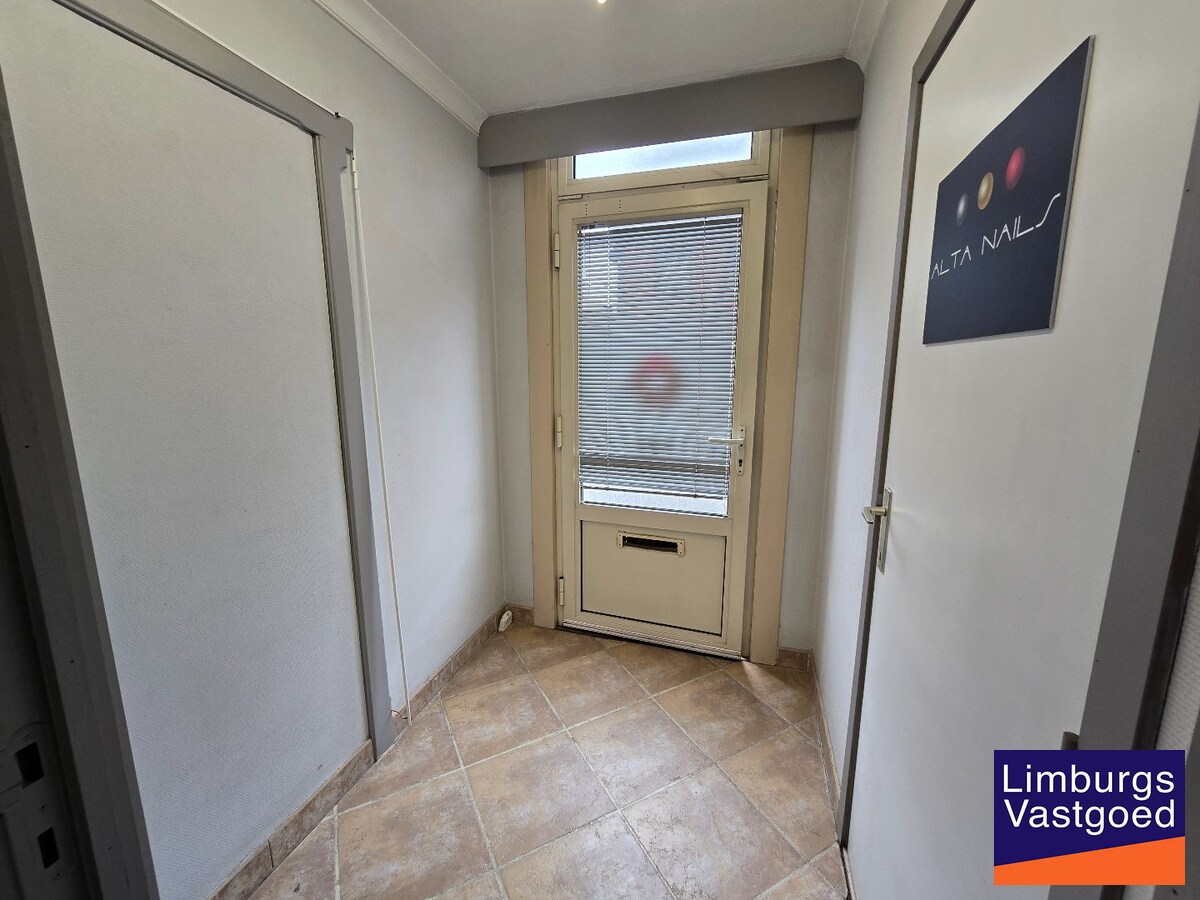 Gelijkvloerse kantoorruimte 108 m² met privé parkeerplaatsen 