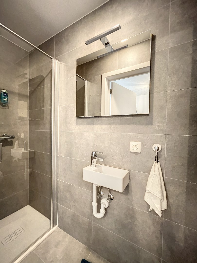 STUDIO RÉNOVÉ AVEC VUE PANORAMIQUE 