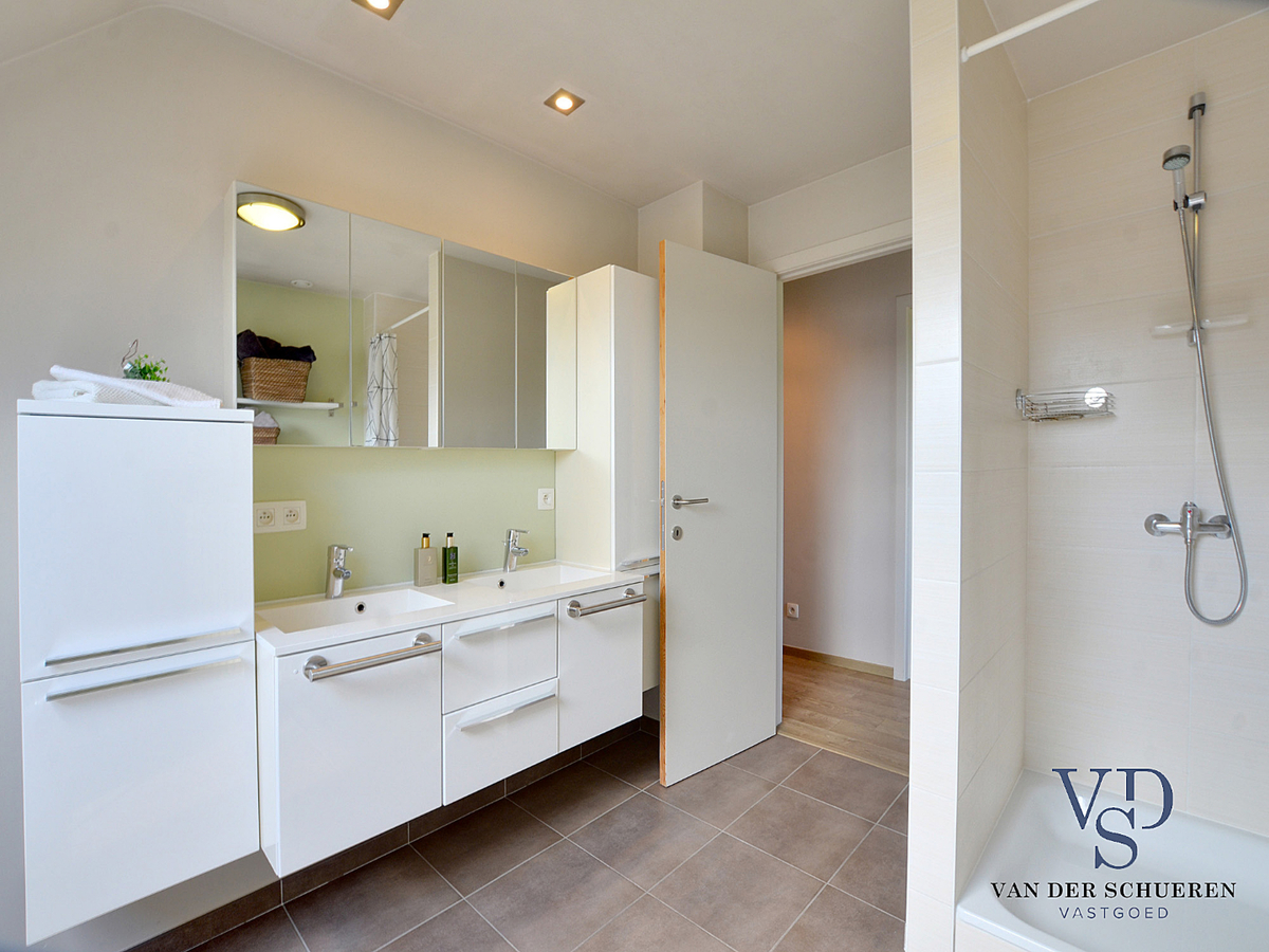 Eigentijdse, energiezuinige Open Bebouwing. Tijdloos én praktisch ! 