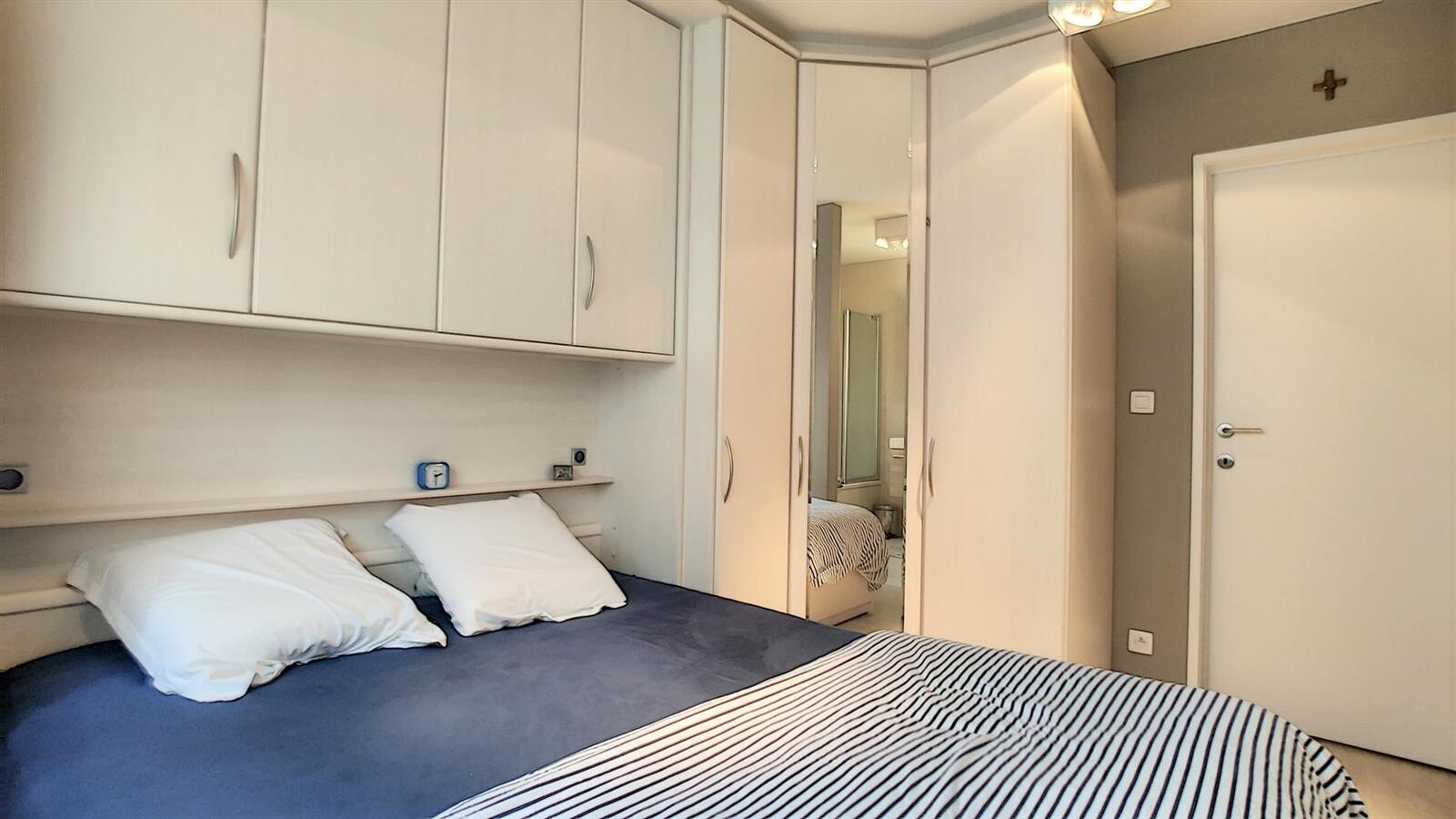 Knap, goed gelegen hoekappartement - Heist 