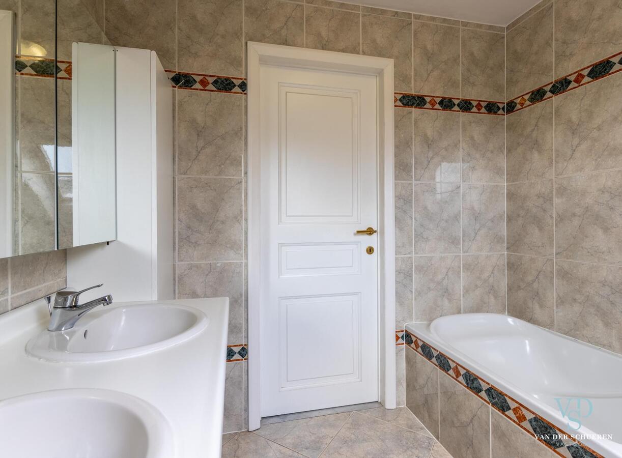 Stijlvolle villa in prachtige, groene omgeving.    Exclusief. 