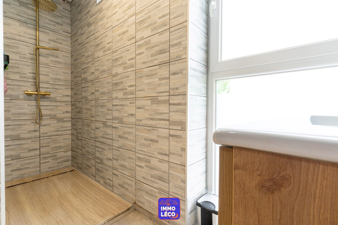 Grande maison d'habitation avec jardin, EXCELLENT POTENTIEL ! 