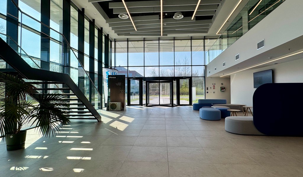 Nieuwbouw kantoren te huur langs E40 in Zwijnaarde