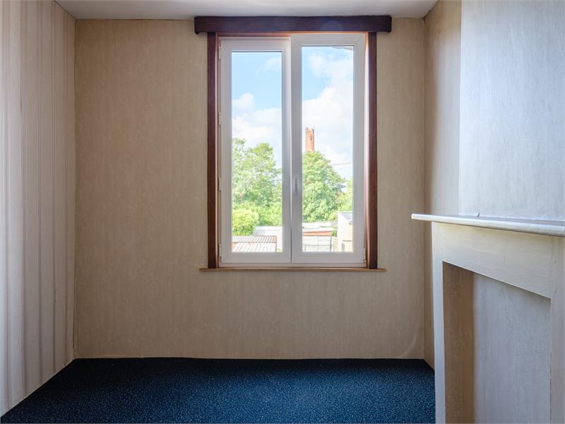 Een buitenkans van een renovatieproject: te renoveren rijwoning in centrum van Eeklo 