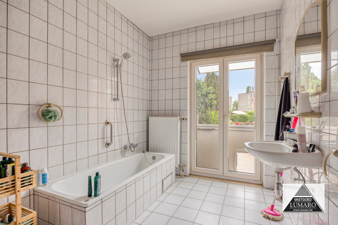 GELIJKVLOERS appartement met 1 slaapkamer,  ruim terras 