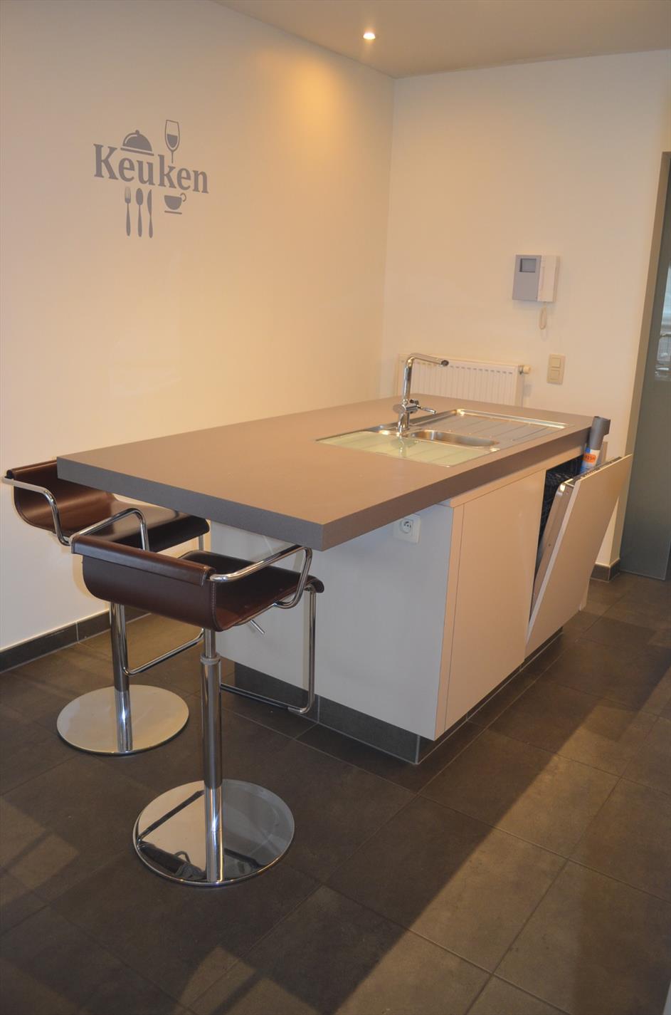 Appartement met 2 slpks, terras en garage te centrum Maldegem 