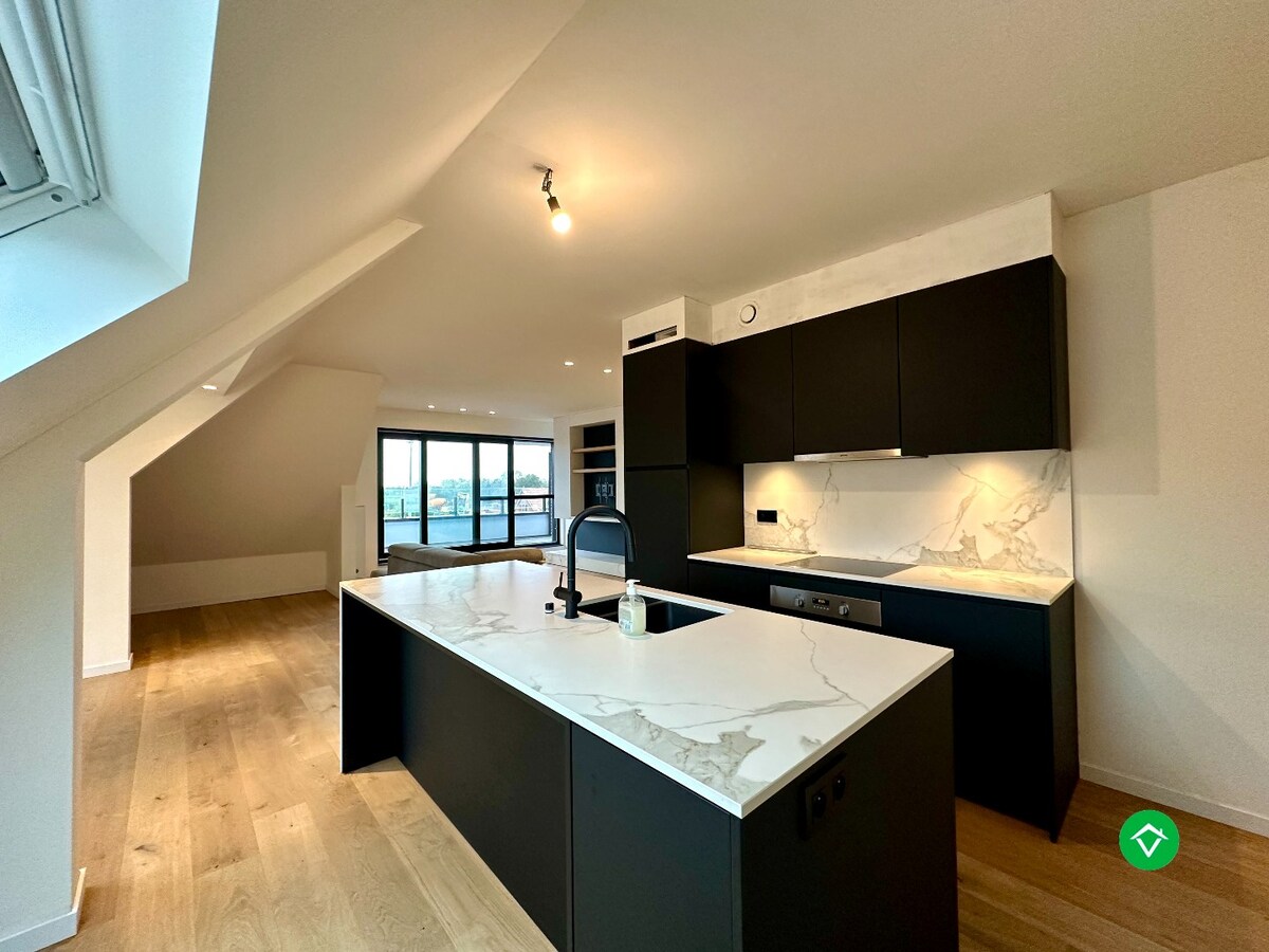 Penthouse met drie slaapkamers en garage in het centrum Koekelare 