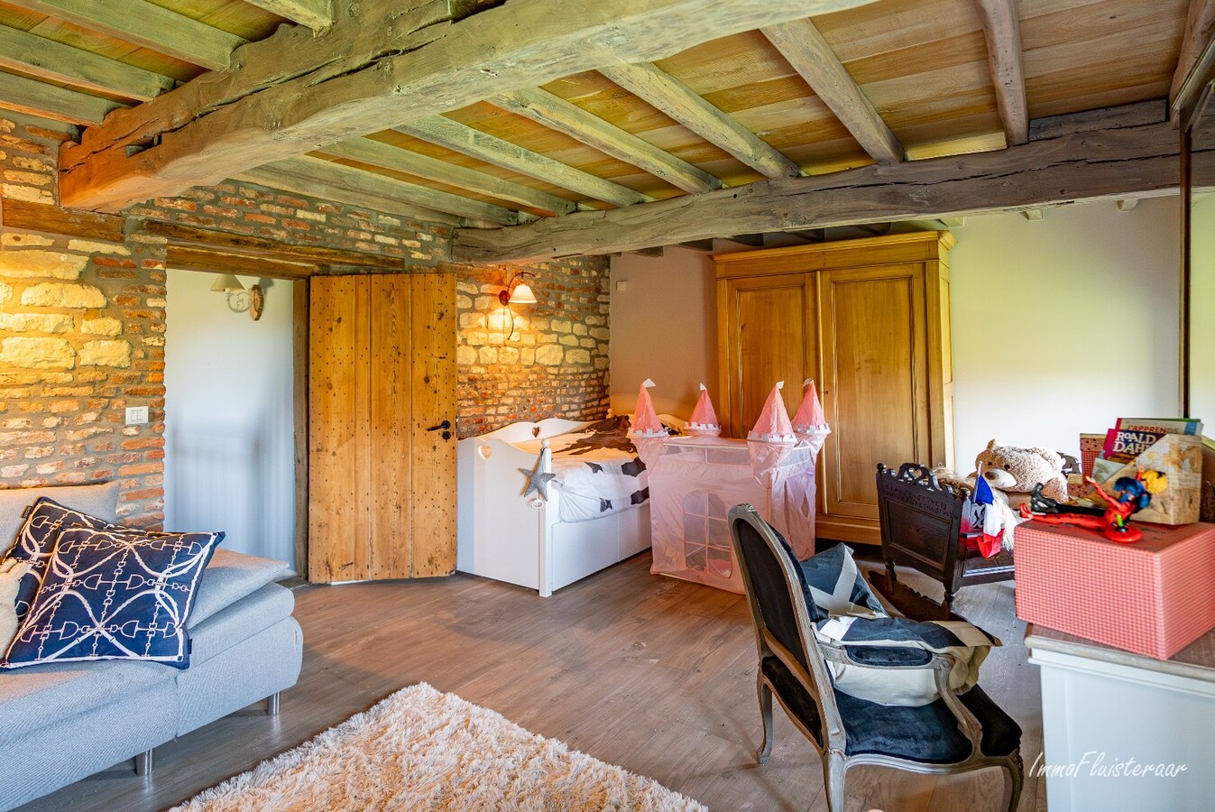 Uitzonderlijke woning met paardenaccommodatie, binnen- en buitenpiste op ca. 9,4 ha te Haacht 