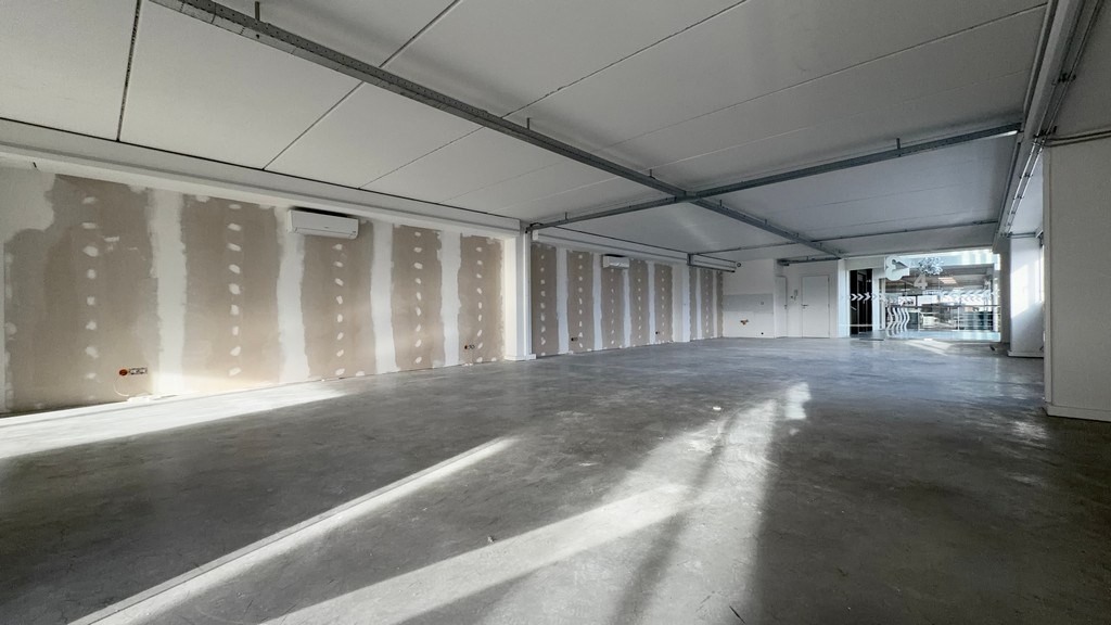 Recente kantoren te huur op zichtlocatie aan E17 in Kruibeke