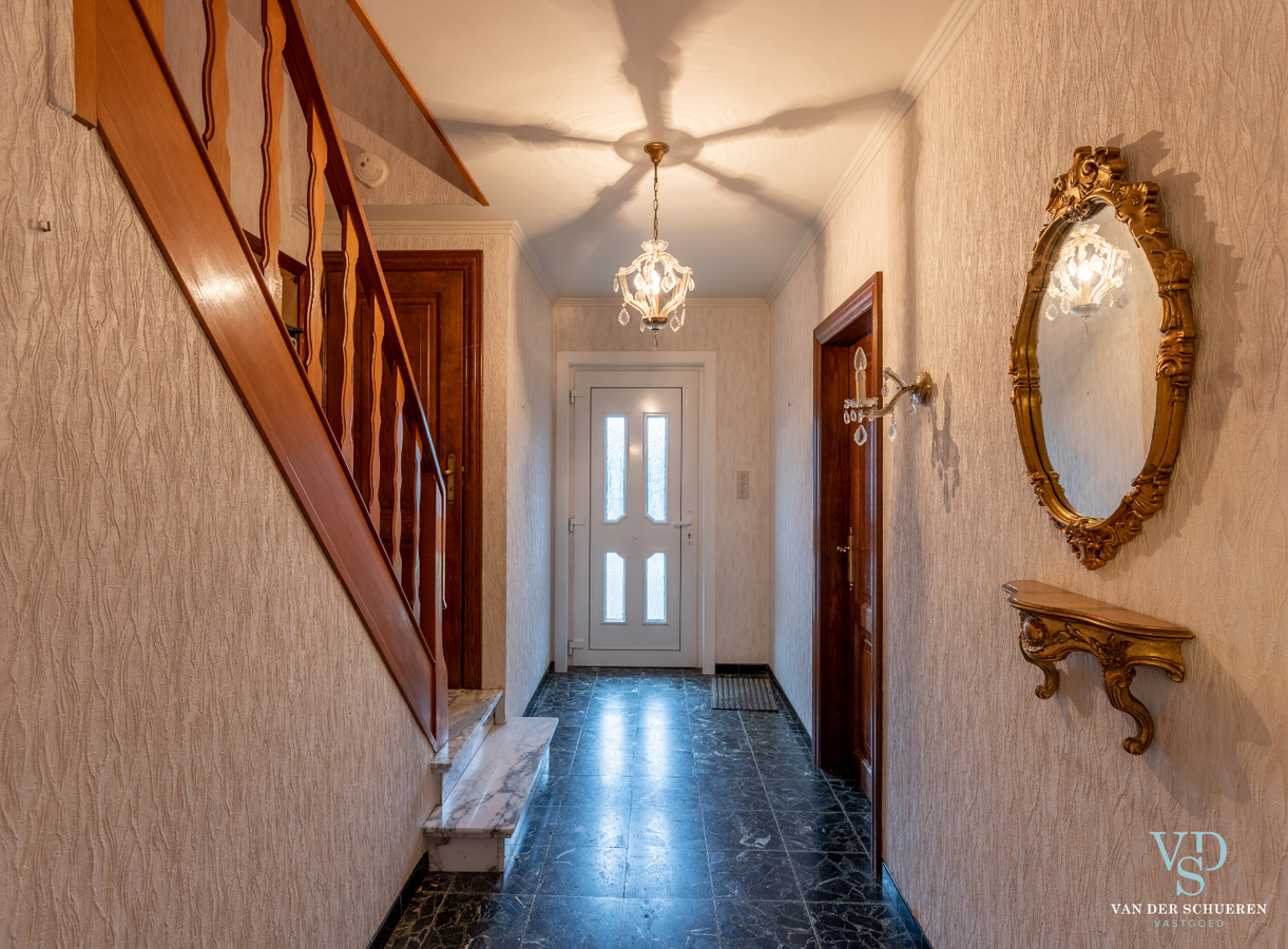 Degelijke, op te frissen Half Open Bebouwing. 