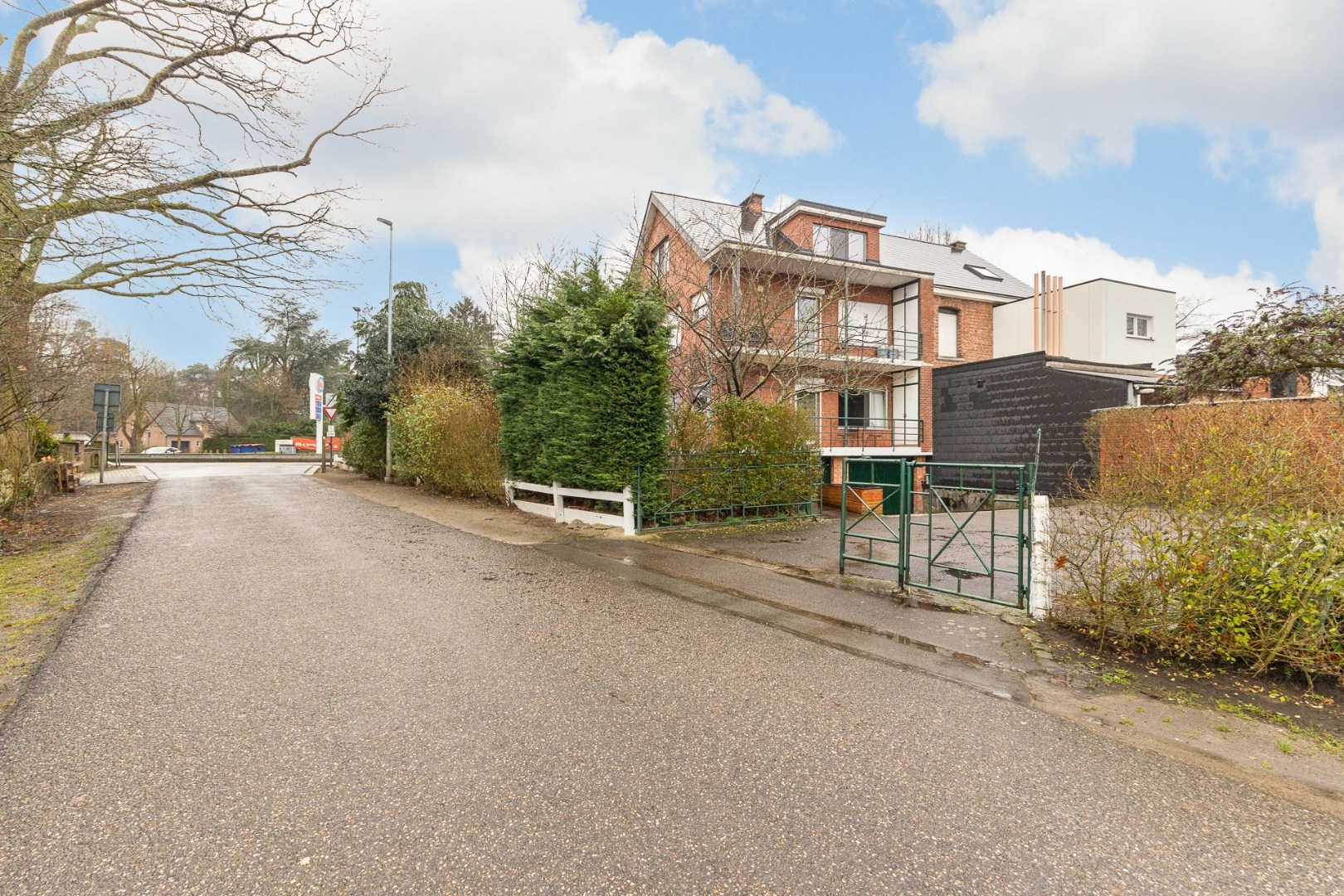 Gelijkvloers appartement met garage 