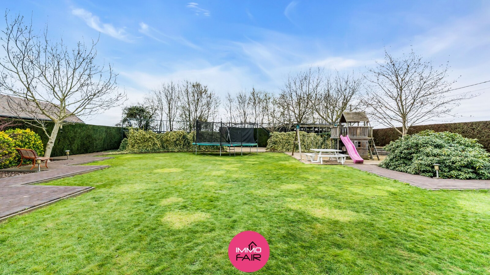 Vrijstaande woning op royaal perceel met panoramisch uitzicht, vlakbij Maastricht 