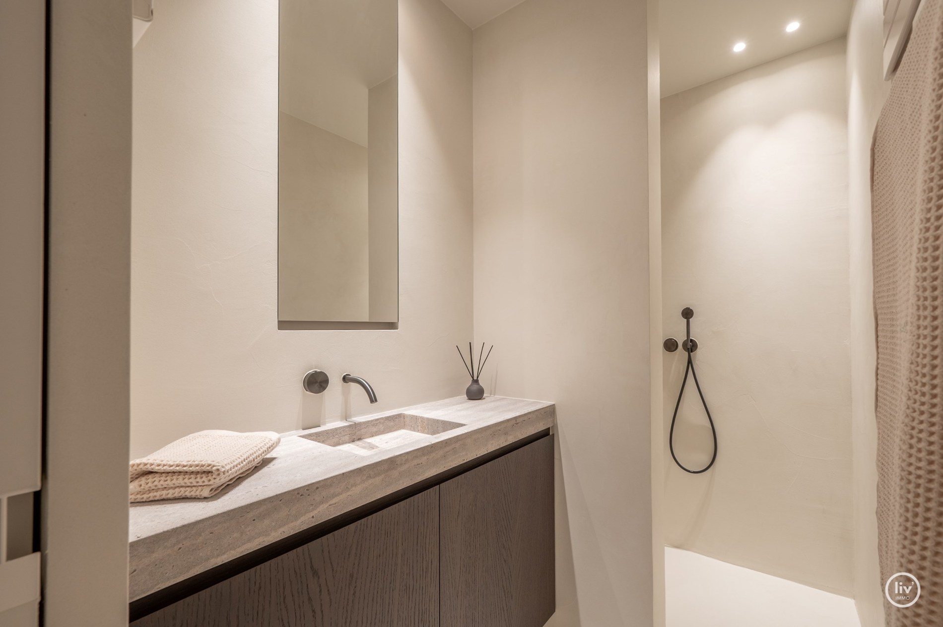 Magnifiek gerenoveerd appartement van 150 m² met open zicht op de Heilighartl kerk – Dumortierlaan, Knokke 