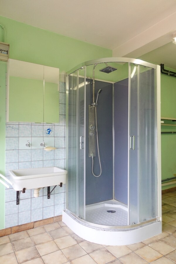 Ruime woning met opslagruimte 