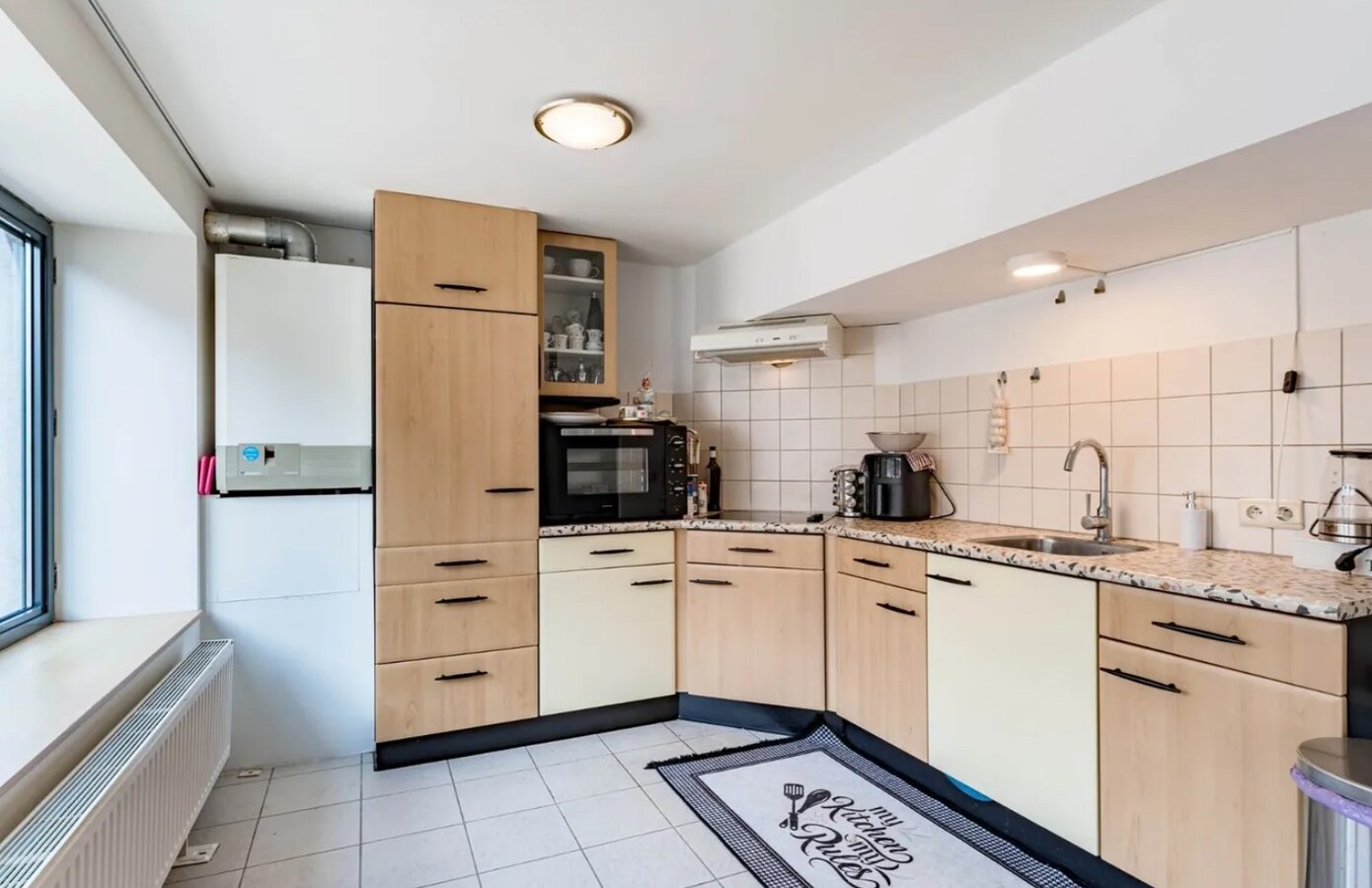Unieke investeringsopportuniteit in het hart van Maaseik Handelspand + 2 verhuurde appartementen | Centrale ligging | Interessant verhuurpotentieel 