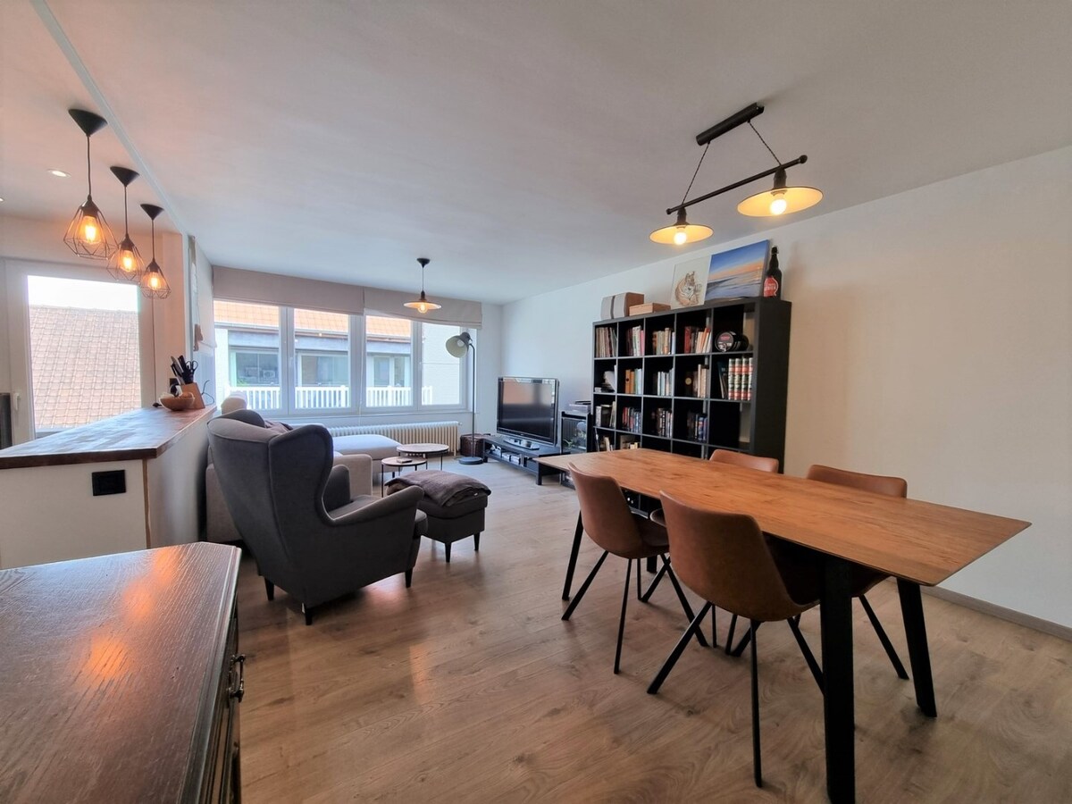 Leuk, centraal gelegen, volledig gerenoveerd appartement te Heist 