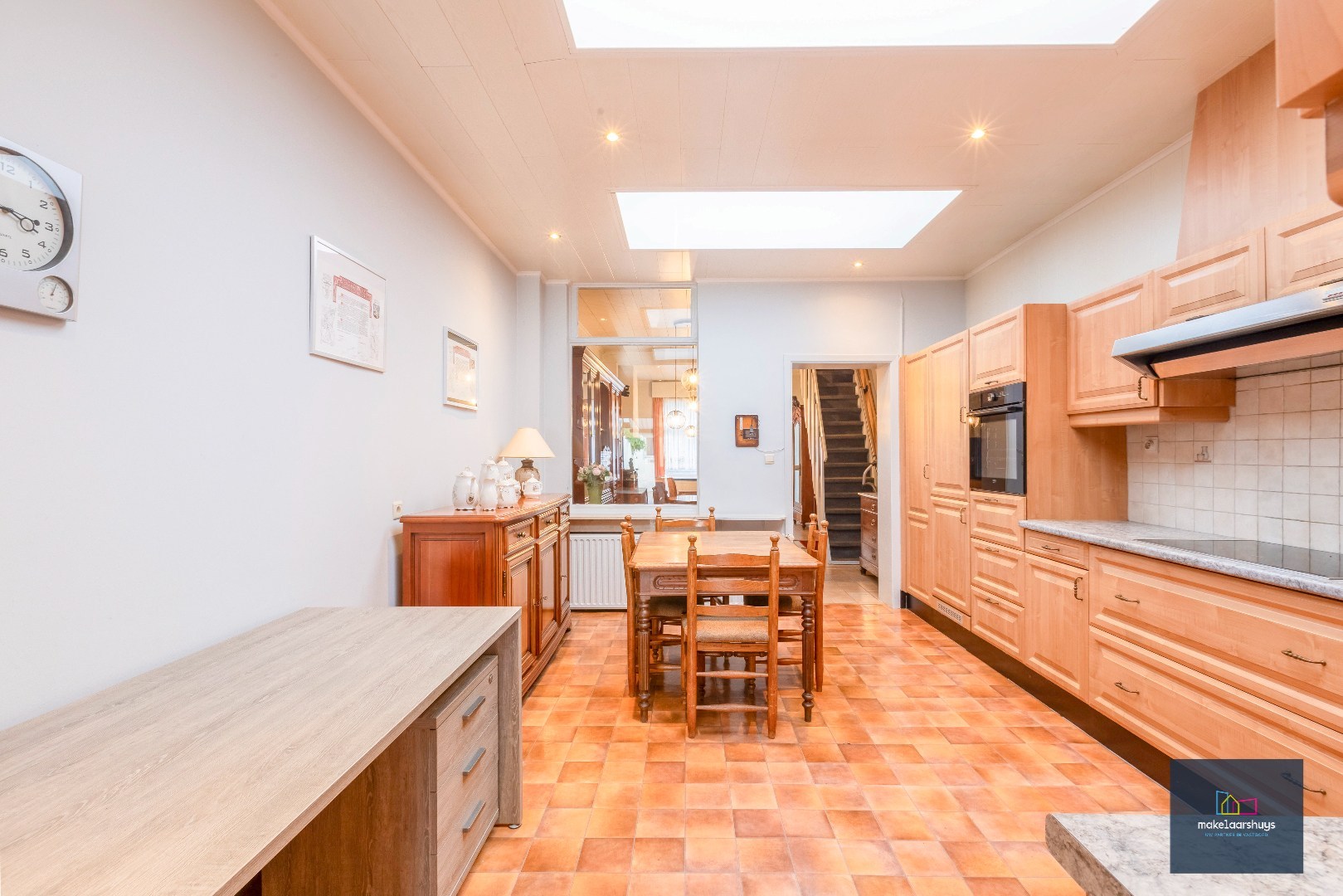 Charmante op te frissen rijwoning met ruime stadstuin 