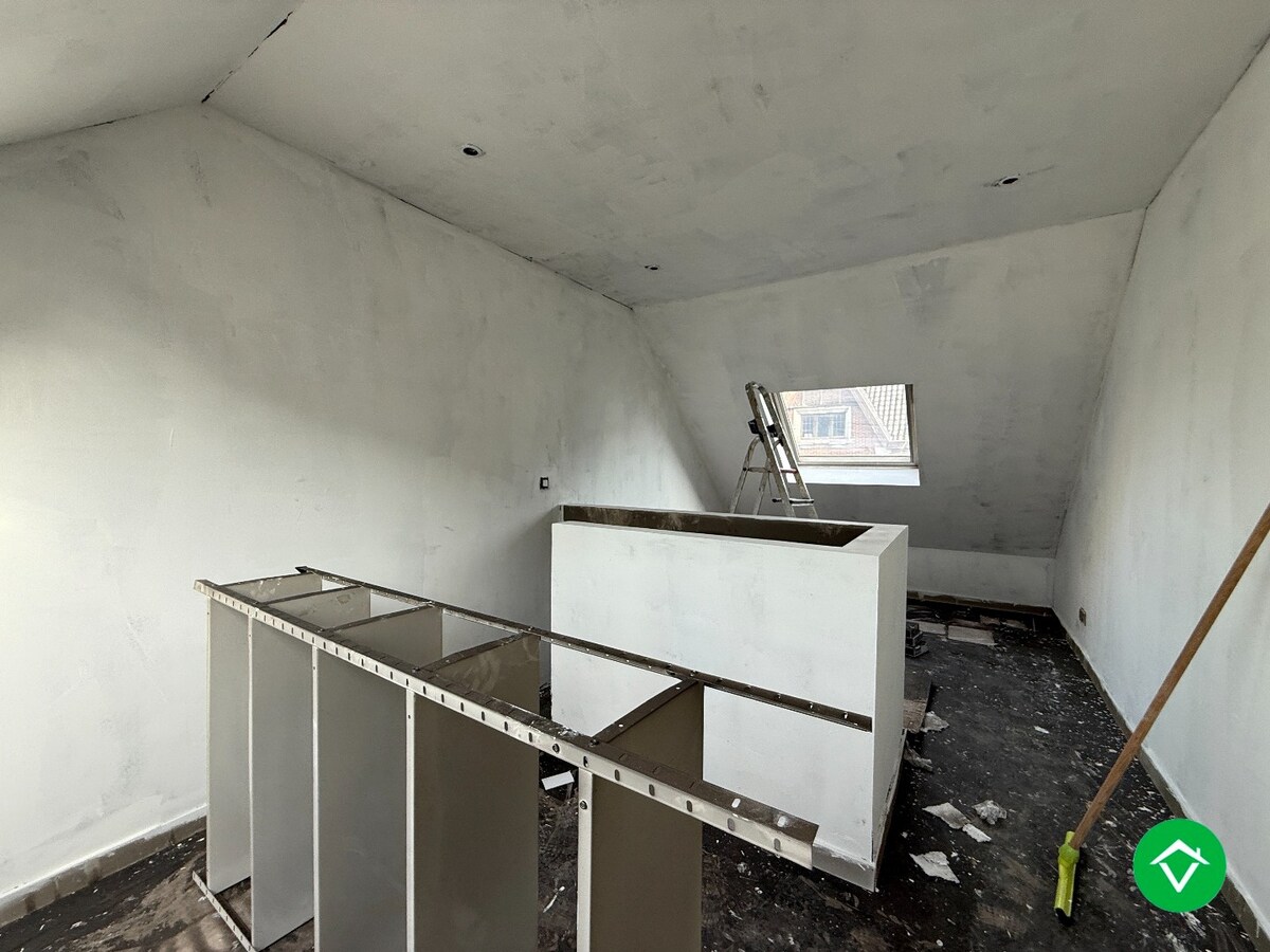 Op te frissen rijwoning met 3 slaapkamers in centrum Roeselare 