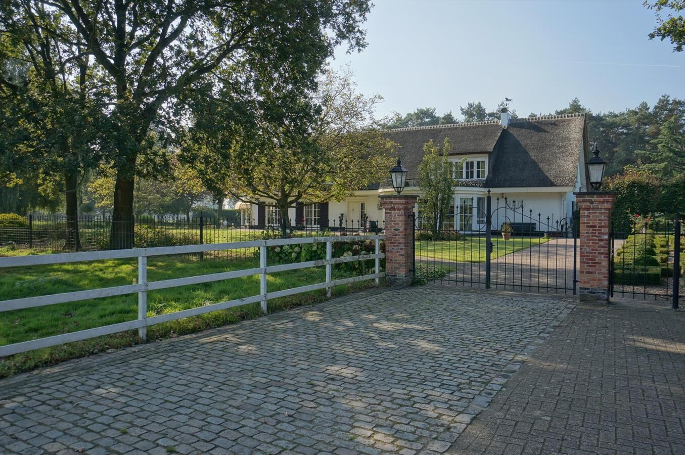 Exclusieve eigendom met binnenpiste op ca. 3,5 ha te WESTMALLE 