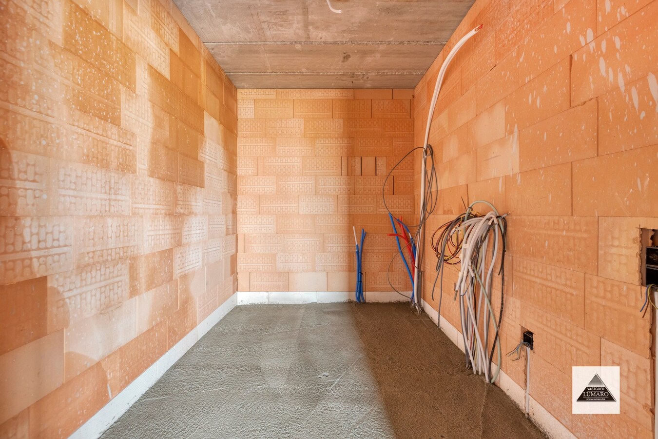 Nieuw gelijkvloers appartement met terras en tuintje 