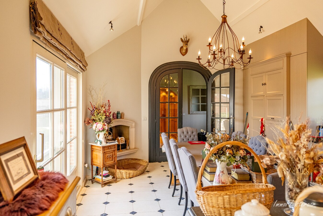 Uitzonderlijke woning met paardenaccommodatie, binnen- en buitenpiste op ca. 9,4 ha te Haacht 