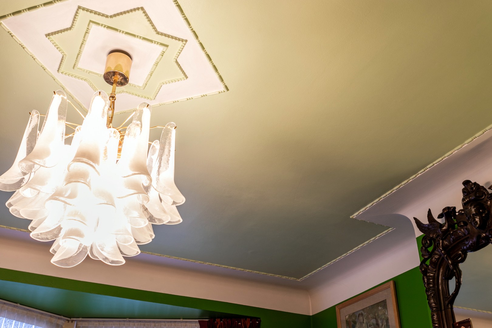 Karaktervol appartement met 2-3 slpk nabij het Brugmannplein. 