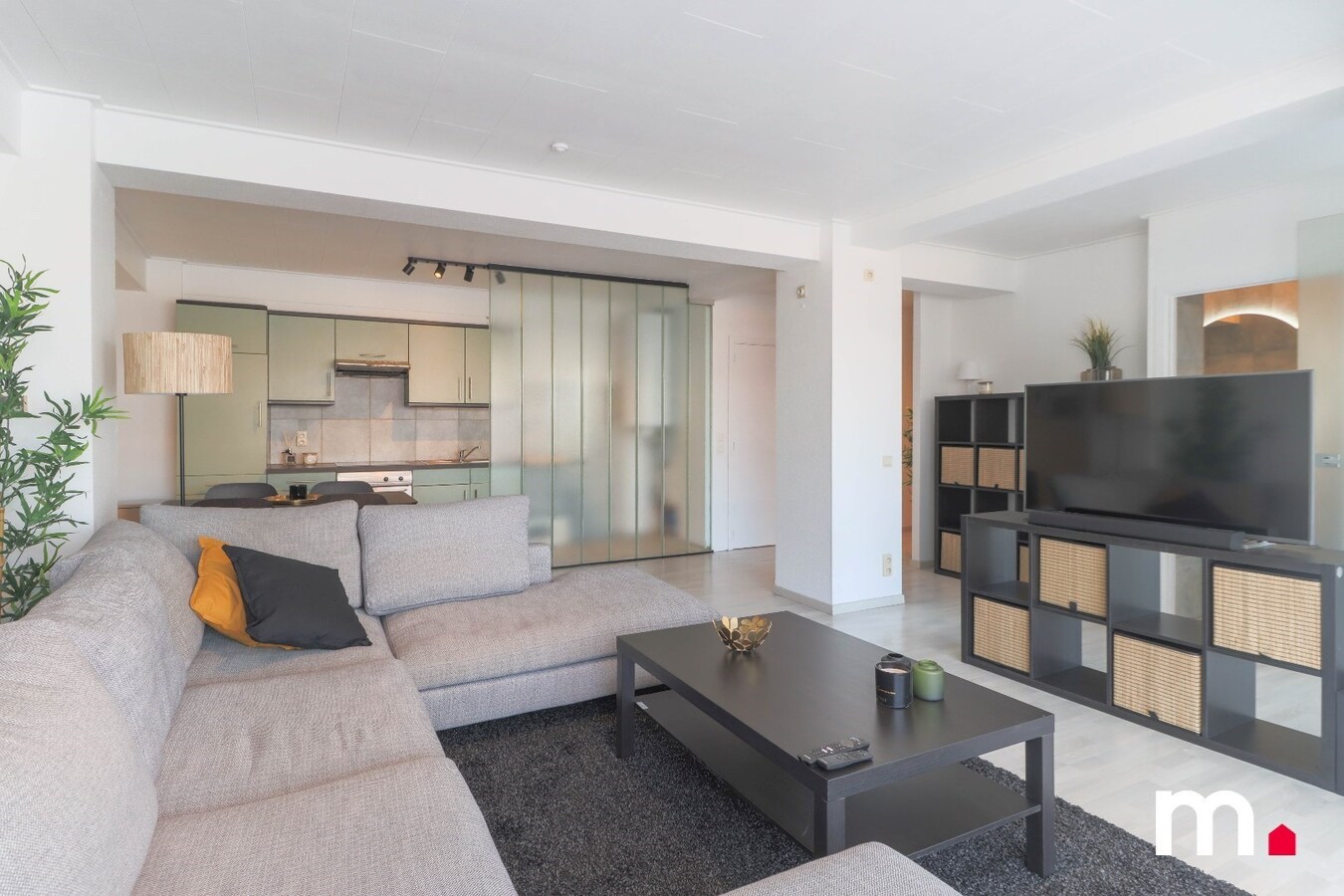 TOPPER !! Prachtig ruim 1 slaapkamer appartement aan de vernieuwde Leieboorden ! 