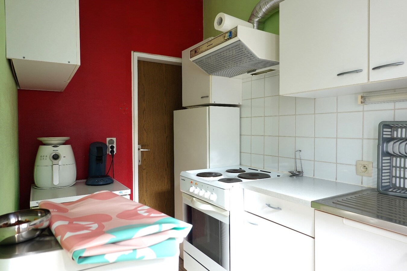 Op te frissen rijwoning in hartje Gistel 