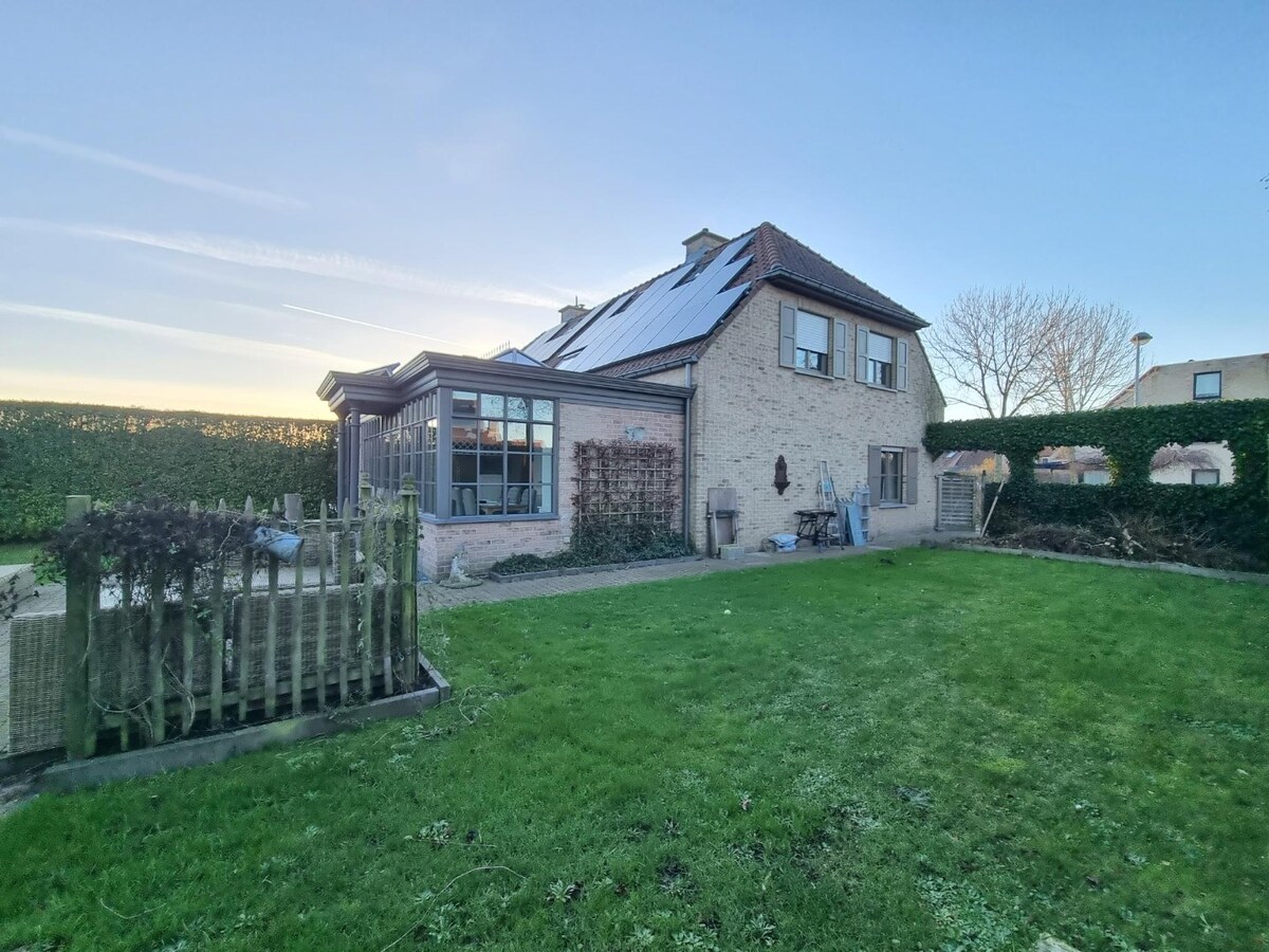 Zeer knappe, halfopen gezinswoning te Lissewege 