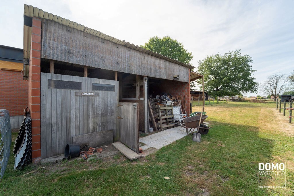 Te renoveren woning met grote tuin en achterliggende stal 