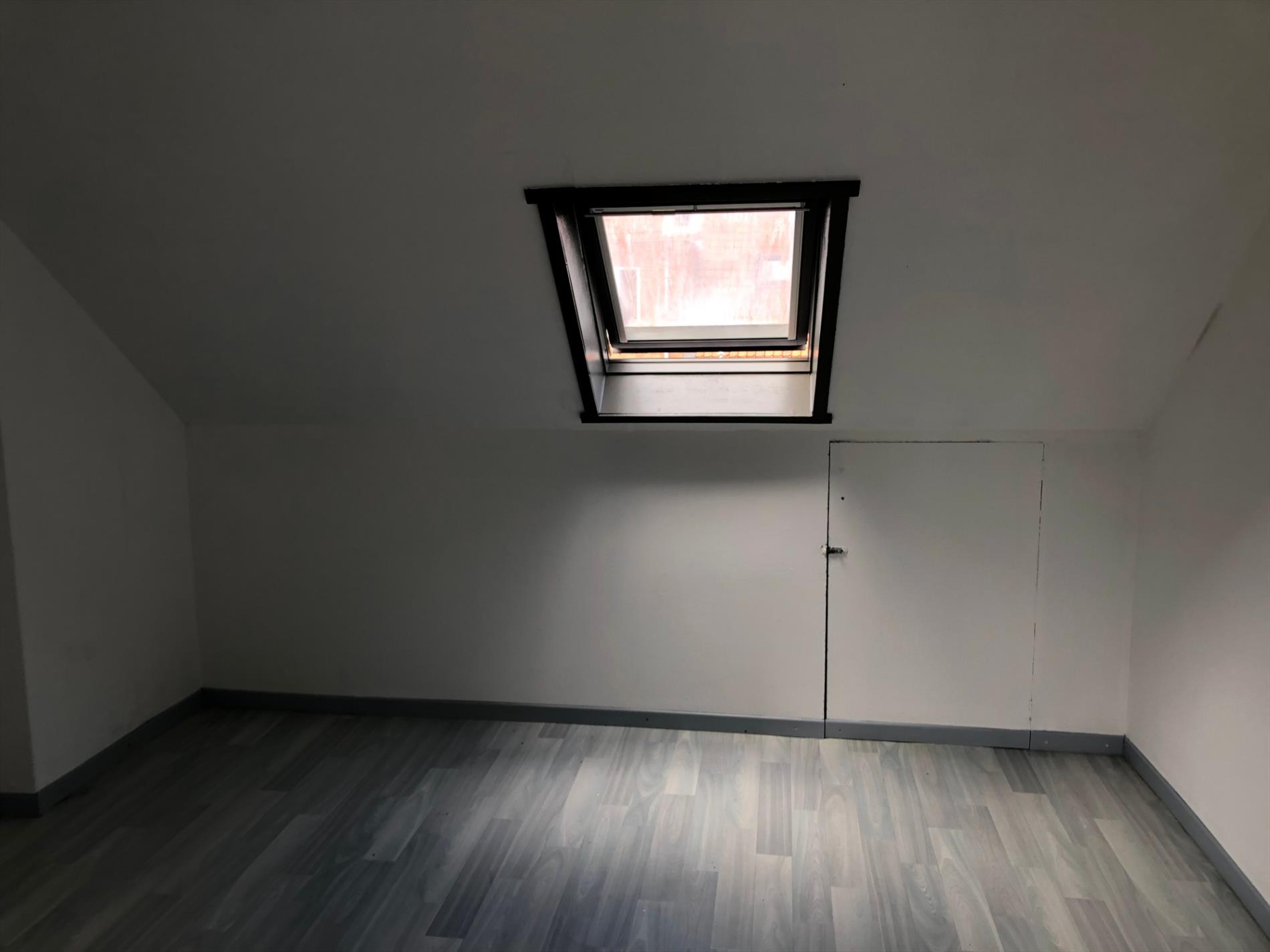 Opgefriste rijwoning met stadskoertje 