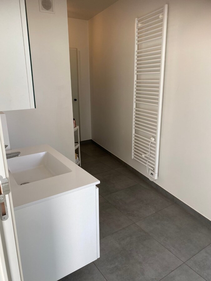 Half Open Nieuwbouw. Op 750 m van Gent-St-Pieters én aan tramhalte. 