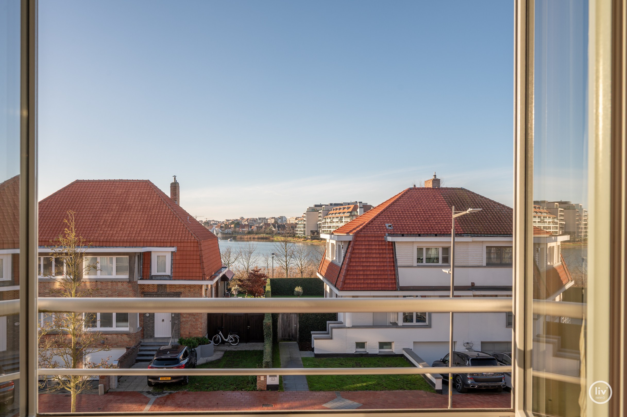 Prachtig appartement Inclusief box en staanplaats met uitzonderlijke gevelbreedte en prachtig open zicht over het zegemeer te Knokke 