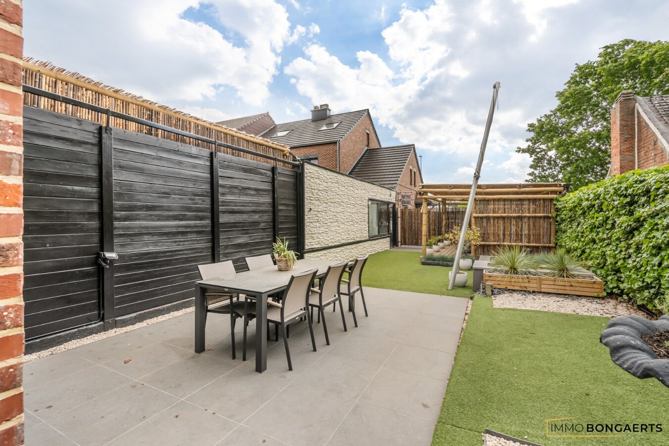 Exclusieve woning met volledig uitgeruste wellnesspraktijk nabij Hasselt 