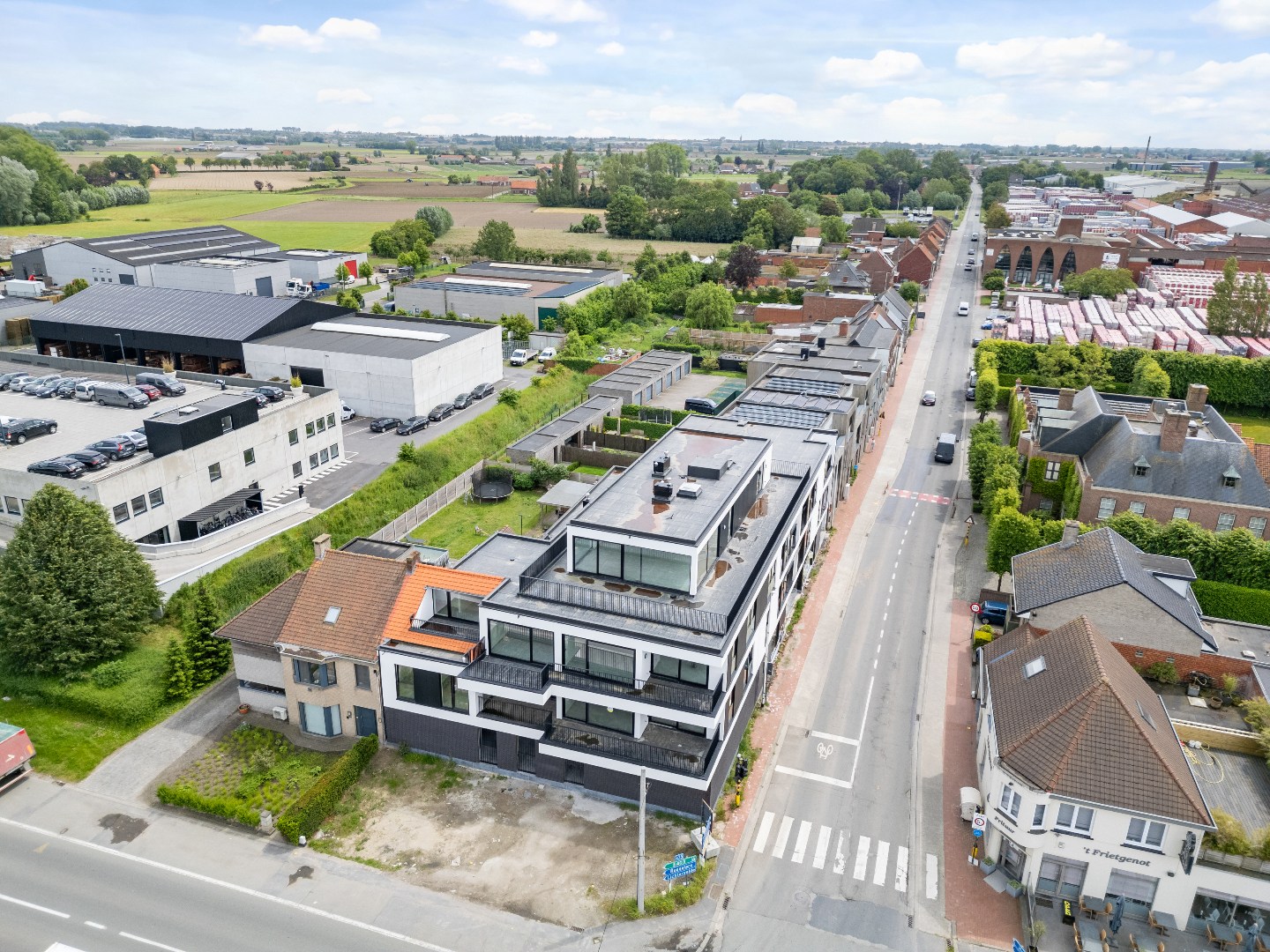 Prachtig lichtrijk en ruim (116 m²) nieuwbouw 2-slpk appartement met (zonne)terras(en), Kortemark 