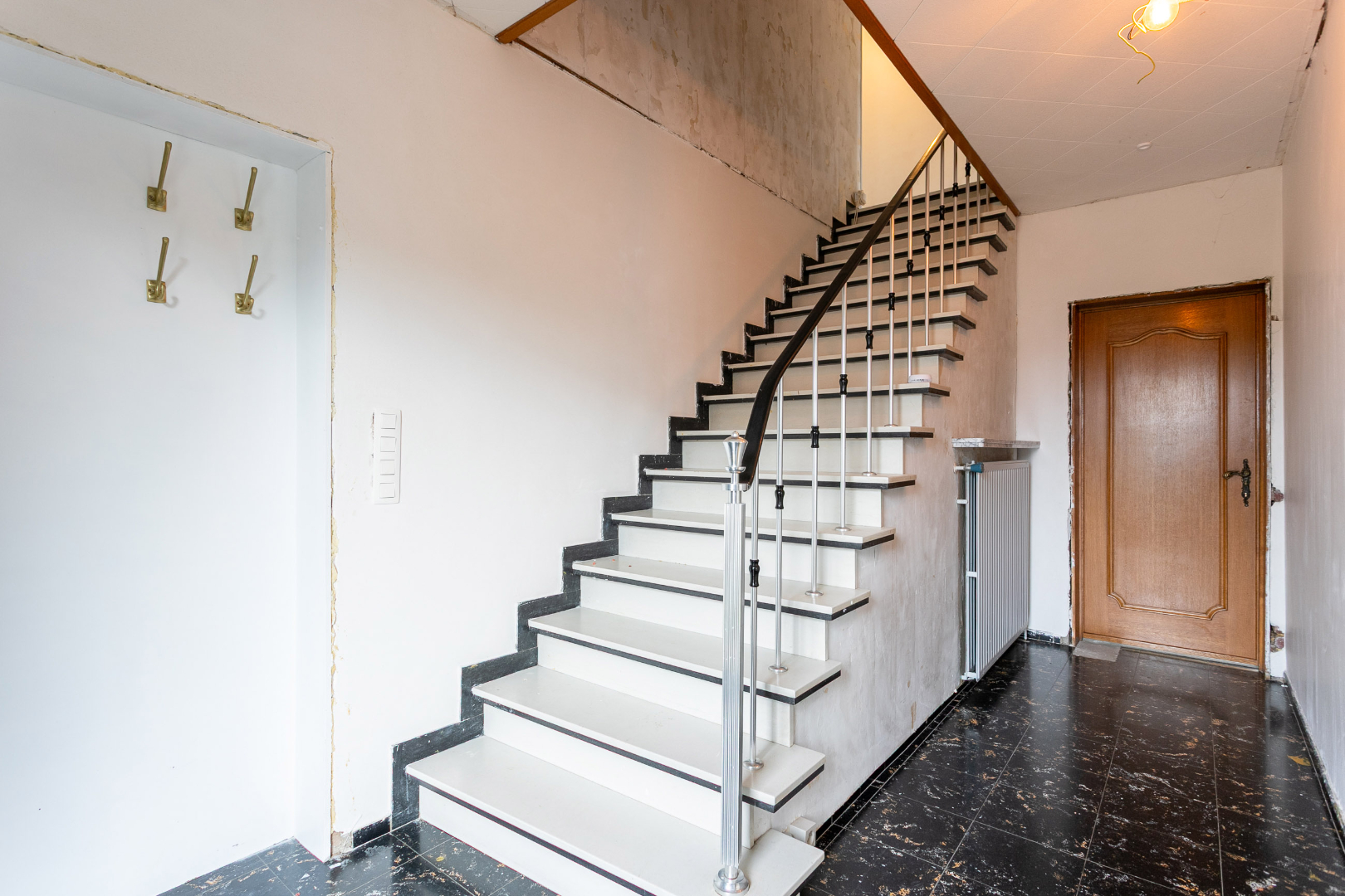 Ruime woning te Pajottegem met 4 slpks, garage en tuin op +-10a! 