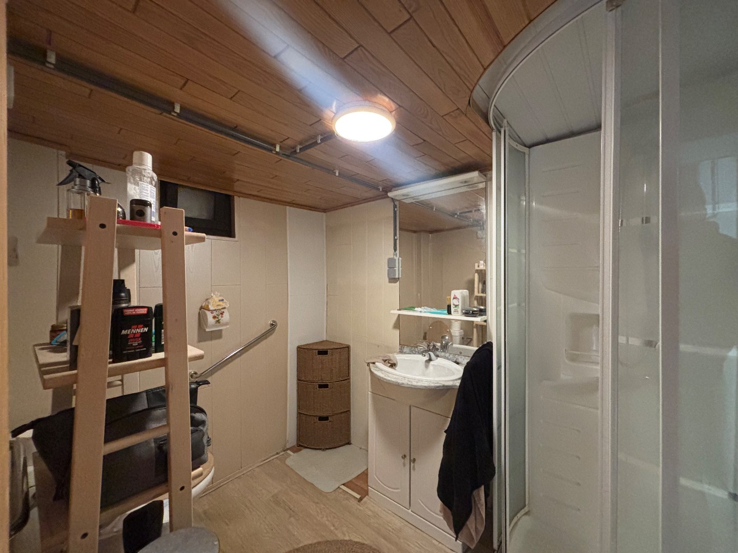 Te renoveren woning met 2 ruime slaapkamers in Mol 