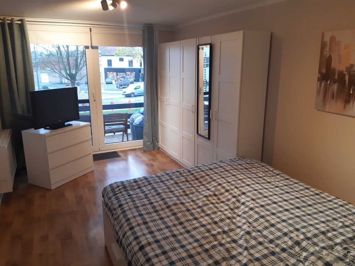 Ruim en lichtrijk appartement - centrum Gavere. 