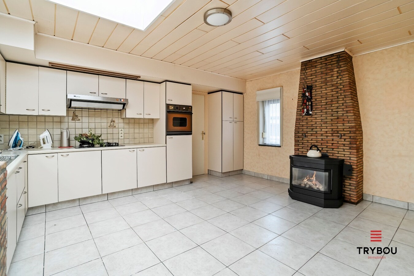 Ruime halfopen woning met 4 slaapkamers en garage 