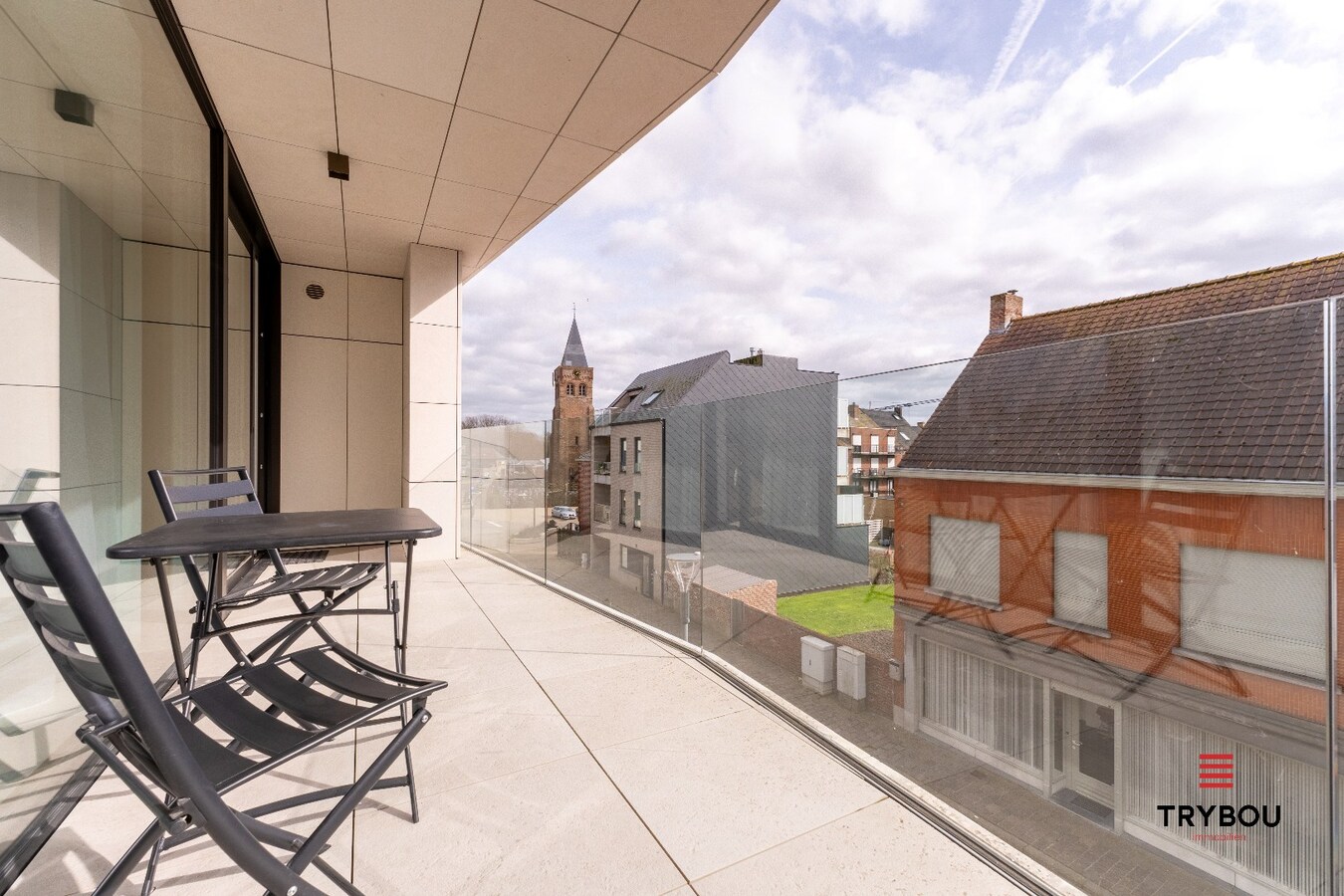 Appartement met 3 slaapkamers, garage en 2 staanplaatsen in Houthulst! 