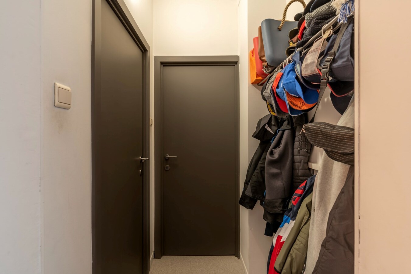 Ruime woning met 4 slaapkamers op een zeer ruim perceel. 