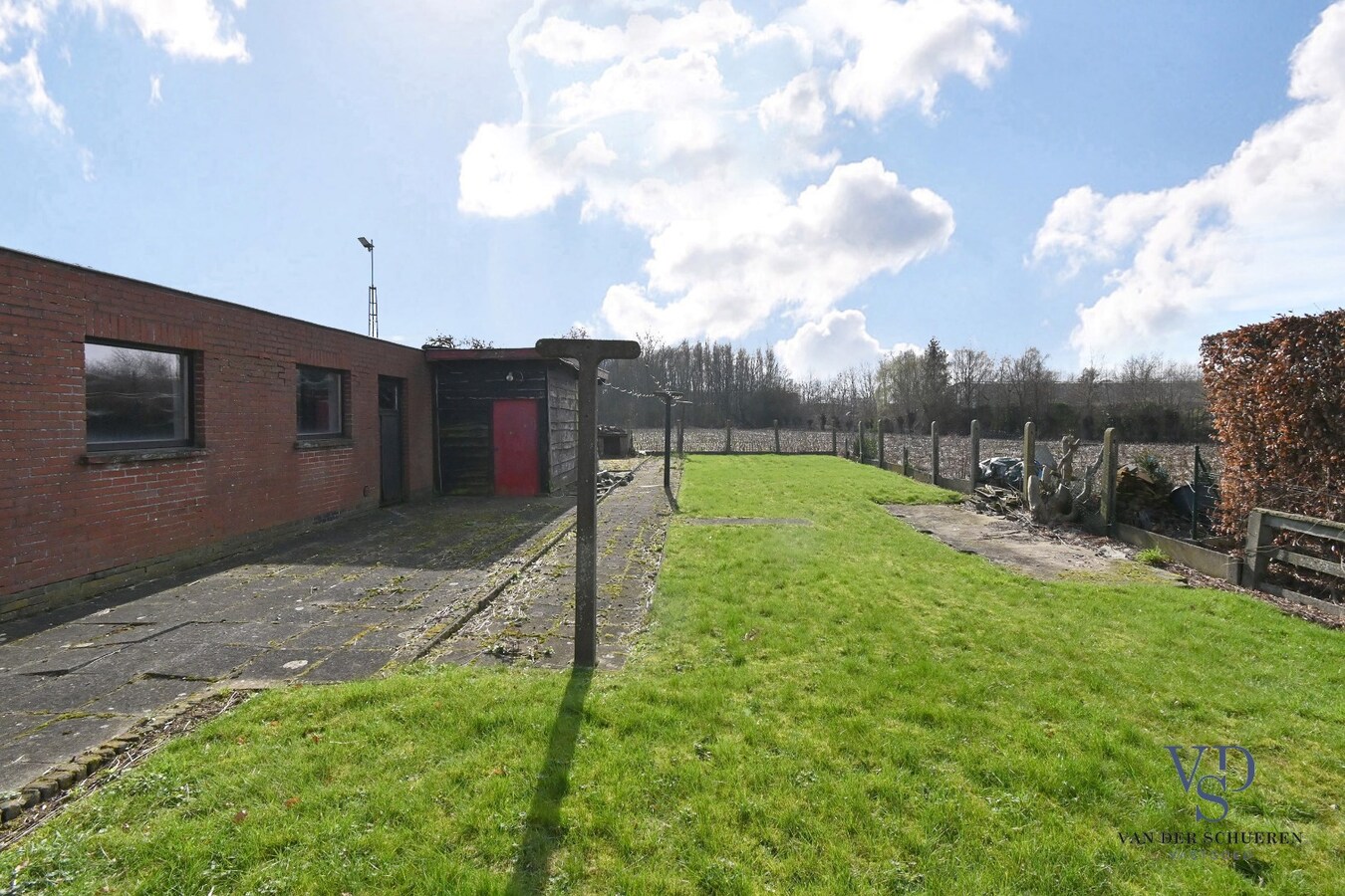 Te renoveren eigendom op gunstige ligging 