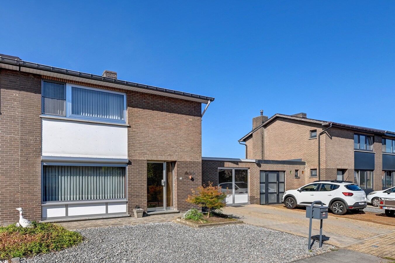 Zeer goed onderhouden huis met 3 slaapkamers 